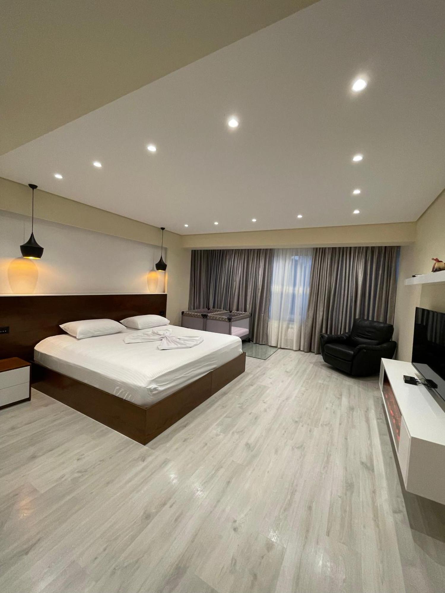 Home 12 Librazhd Exterior foto