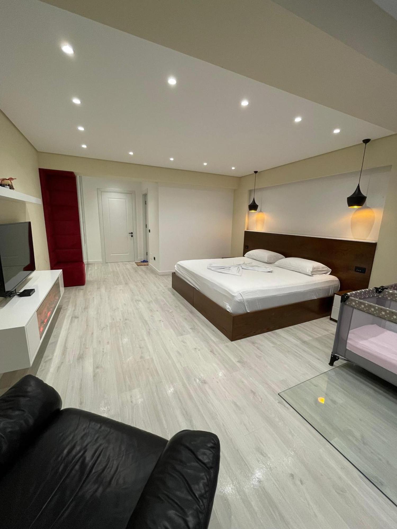 Home 12 Librazhd Exterior foto
